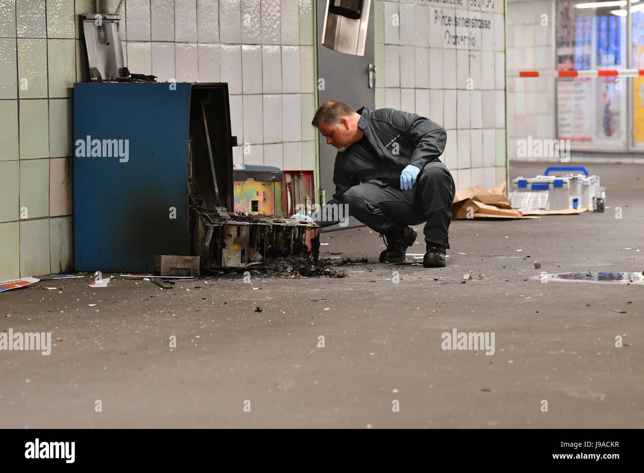 Evidence technician hires stock photography and images Alamy