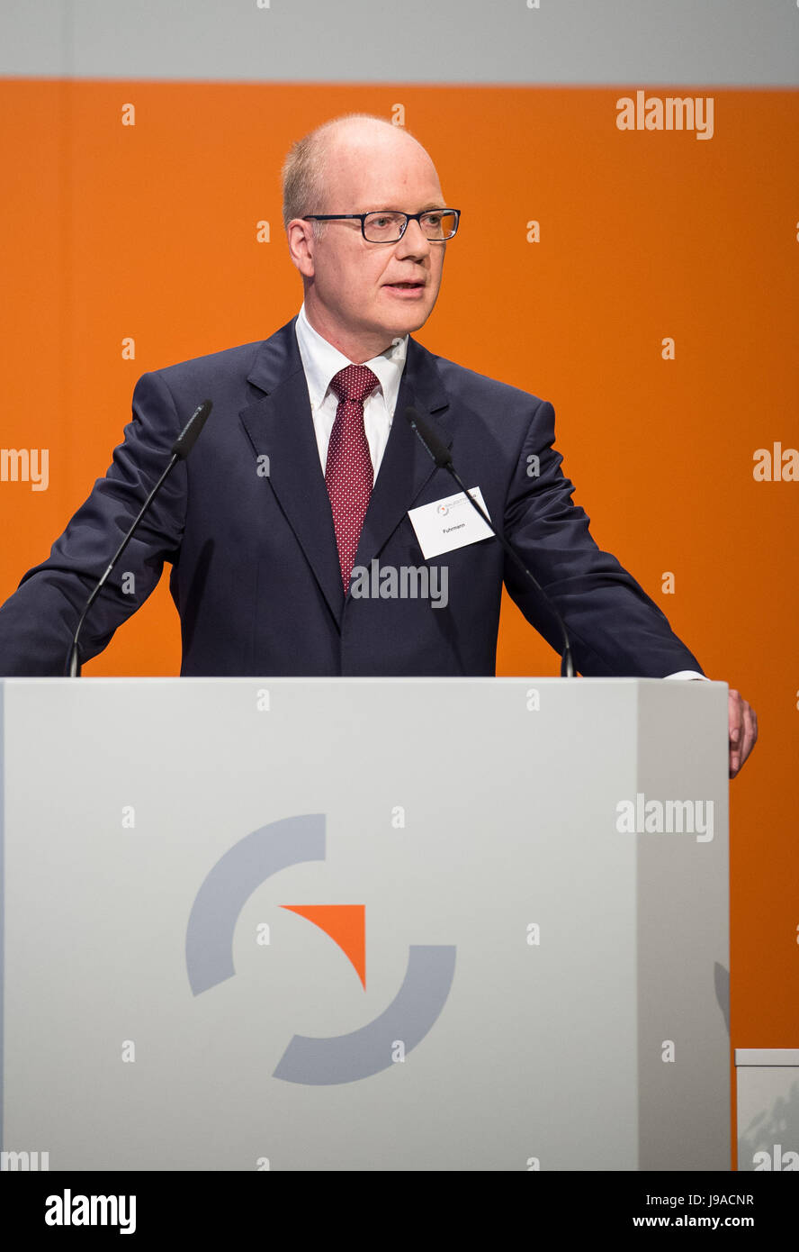 Braunschweig, Germany. 1st June, 2017. Heinz Joerg Fuhrmann, CEO of Salzgitter AG, speaking to shareholders at the general meeting of Salzgitter AG in Braunschweig, Germany, 1 June 2017. Photo: Silas Stein/dpa/Alamy Live News Stock Photo