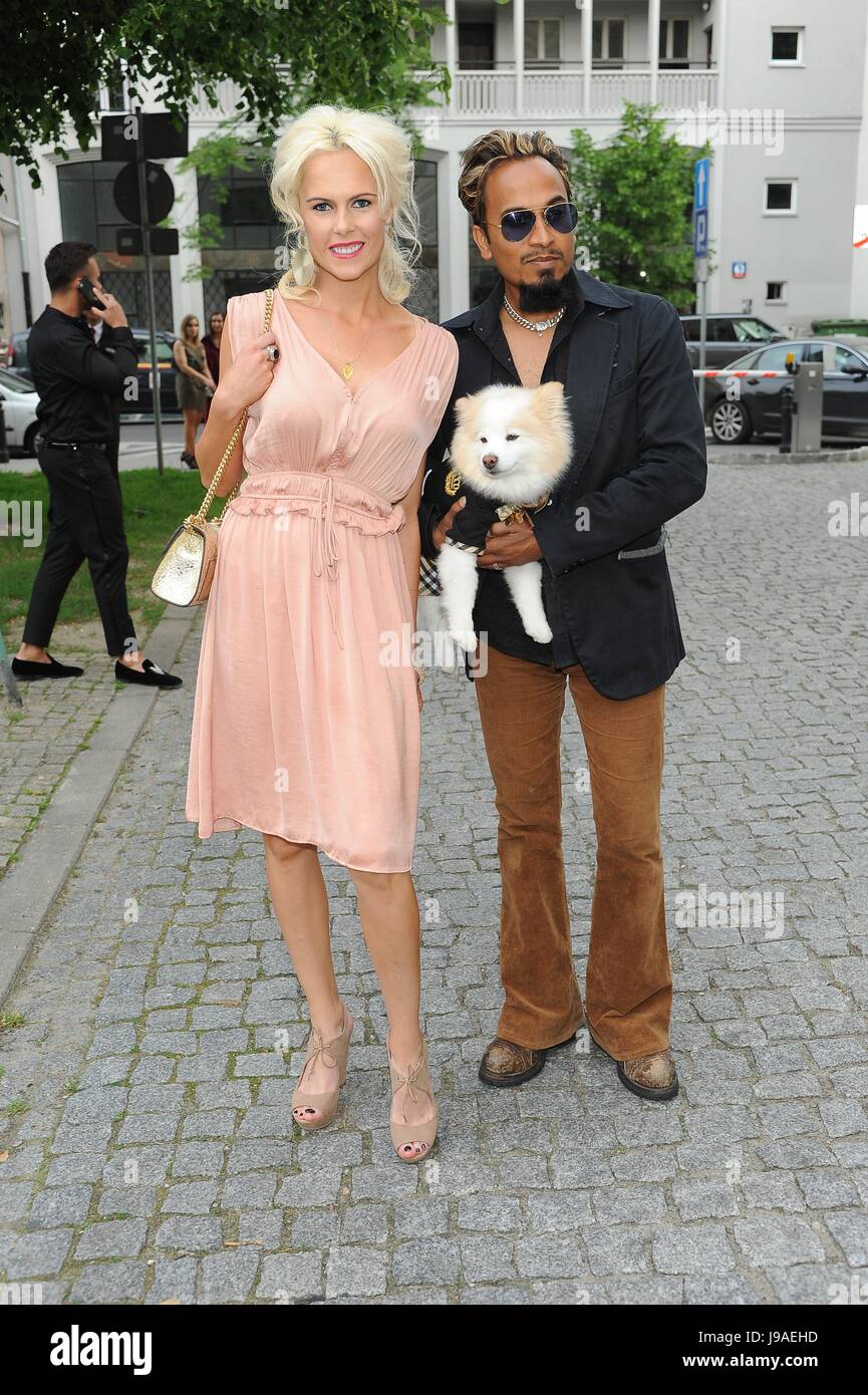 Indian-American pop singer Reggie Benjamin and his wife Iwona Burnat ...