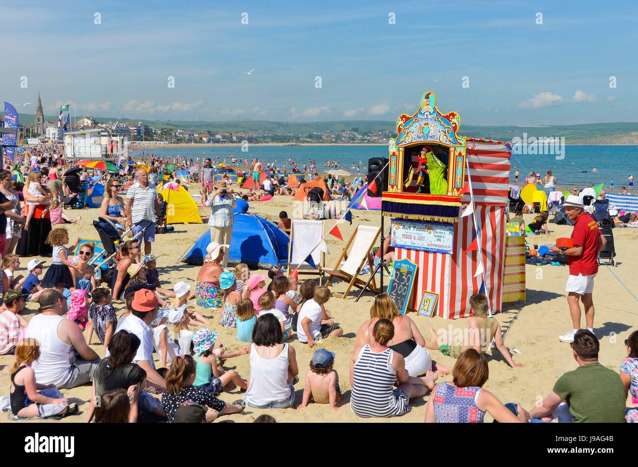 Weymouth, Dorset, UK. 1st June 2017. UK Weather. Children enjoying the