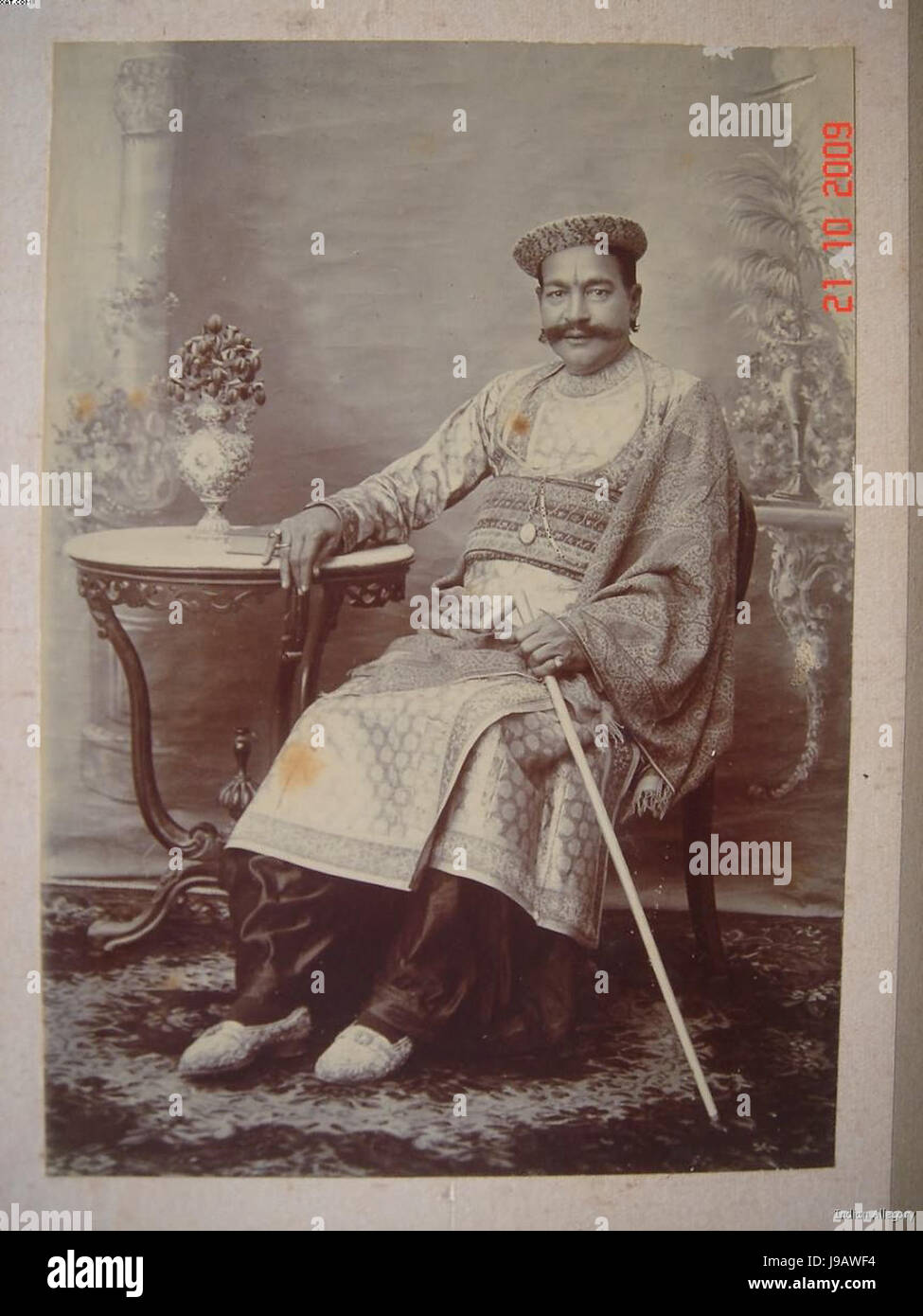 Vintage photo of a rich nobleman in India (unknown date Stock Photo Alamy