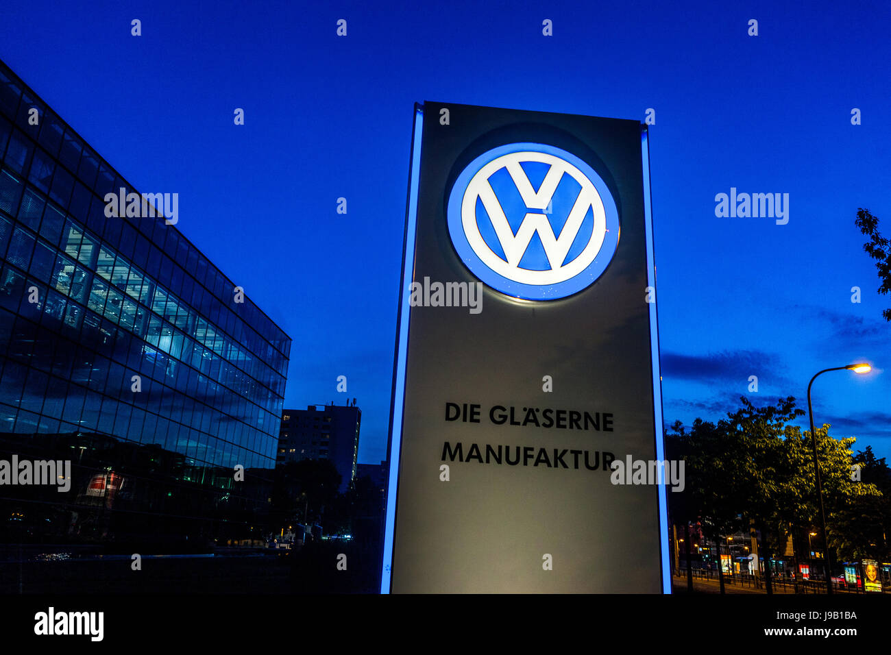 VW logo in front of Glaeserne Manufaktur, Transparent Factory, Volkswagen Factory, Auto manufacturing, Dresden, Saxony, Germany, Europe Stock Photo