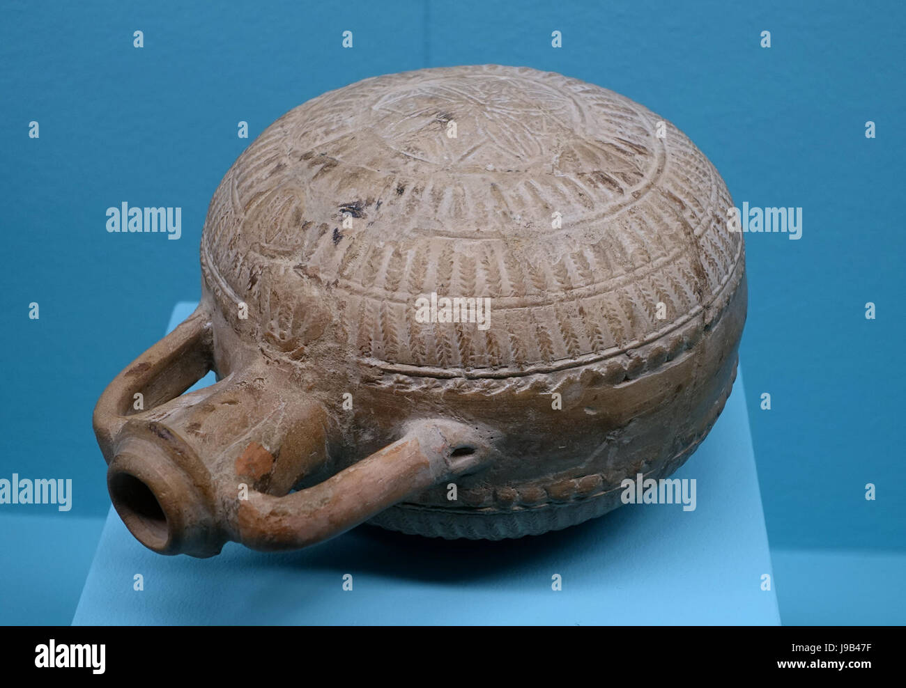 Pilgrim flask, North Afghanistan or Mid East, 9th century AD or earlier, unglazed earthenware   Linden Museum   Stuttgart, Germany   DSC03875 Stock Photo
