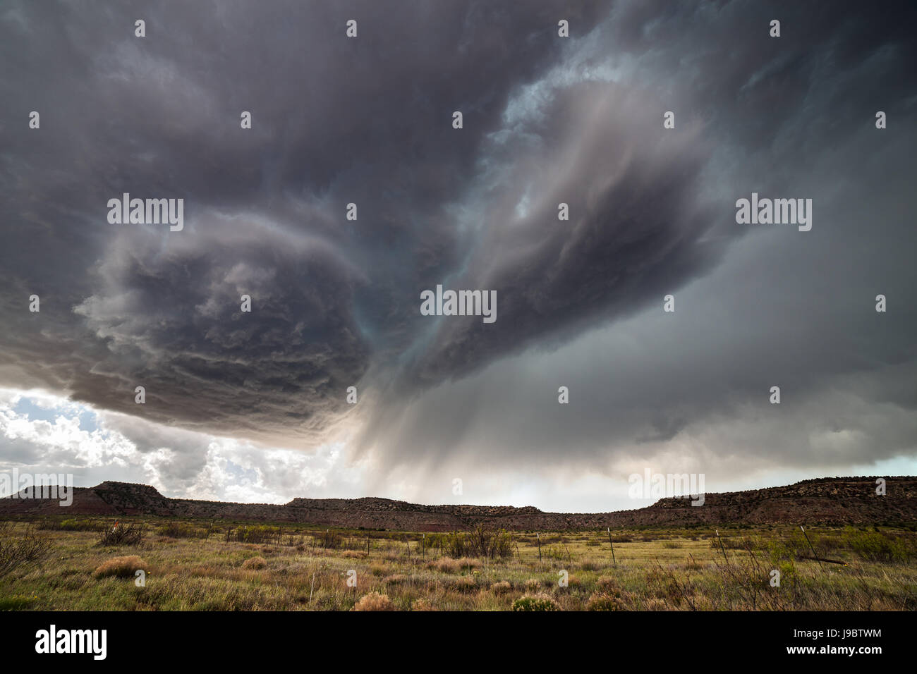 Dramatic, dark storm clouds beneath a supercell near Tucumcari, New Mexico Stock Photo
