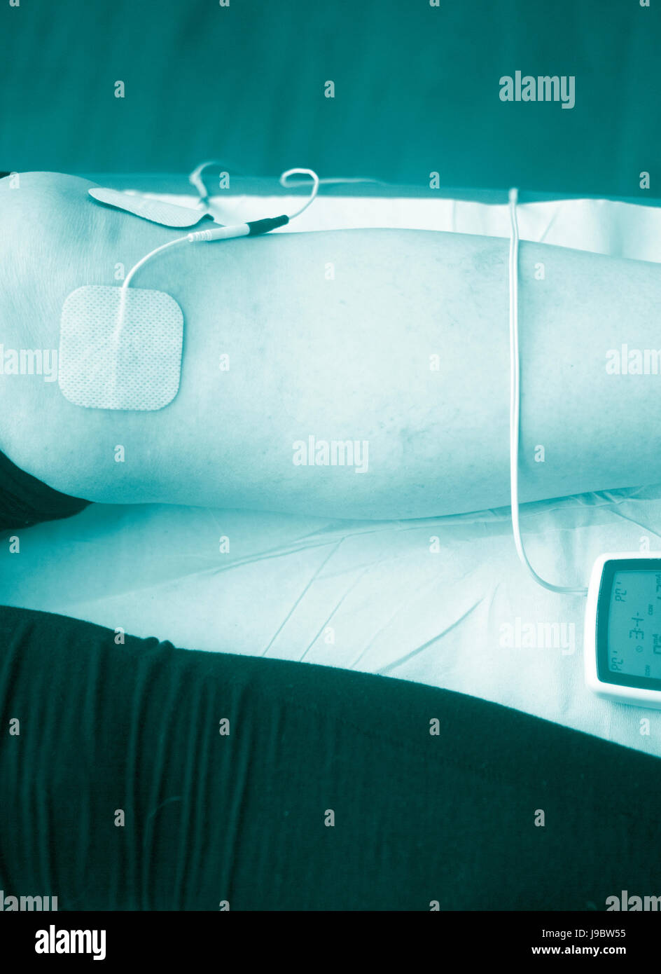 Physical therapy mecical clinic physiotherapy electrical impulse shock treatment for leg injury