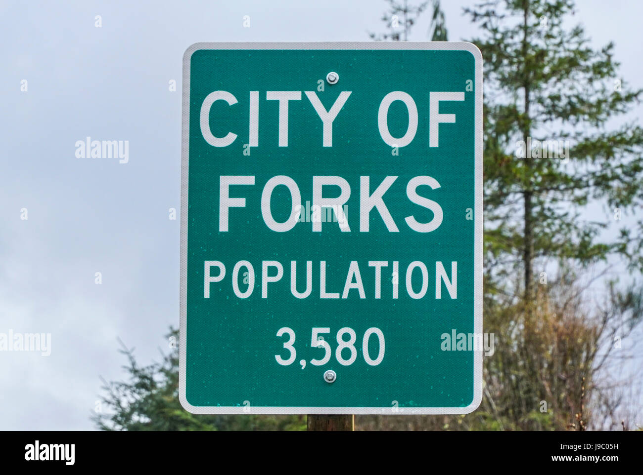 City of Forks sign - 3580 population - FORKS - WASHINGTON Stock Photo -  Alamy