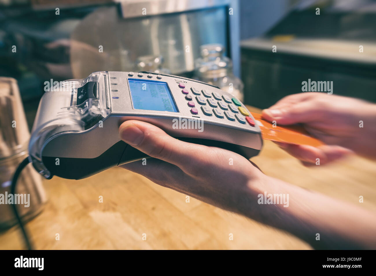 Hand holding a business card hi-res stock photography and images - Alamy