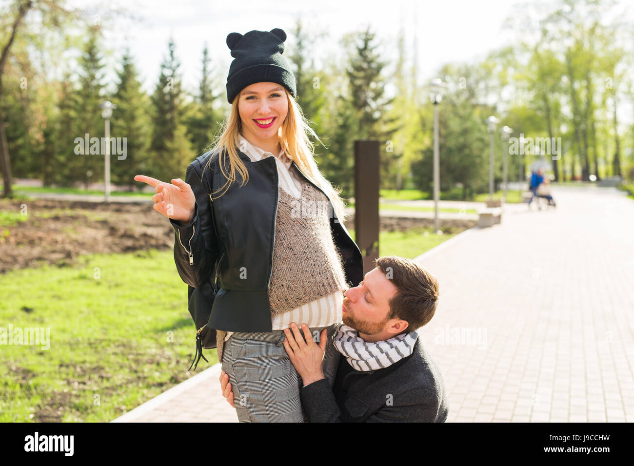 Happy pregnant woman and her husband in the park Stock Photo - Alamy