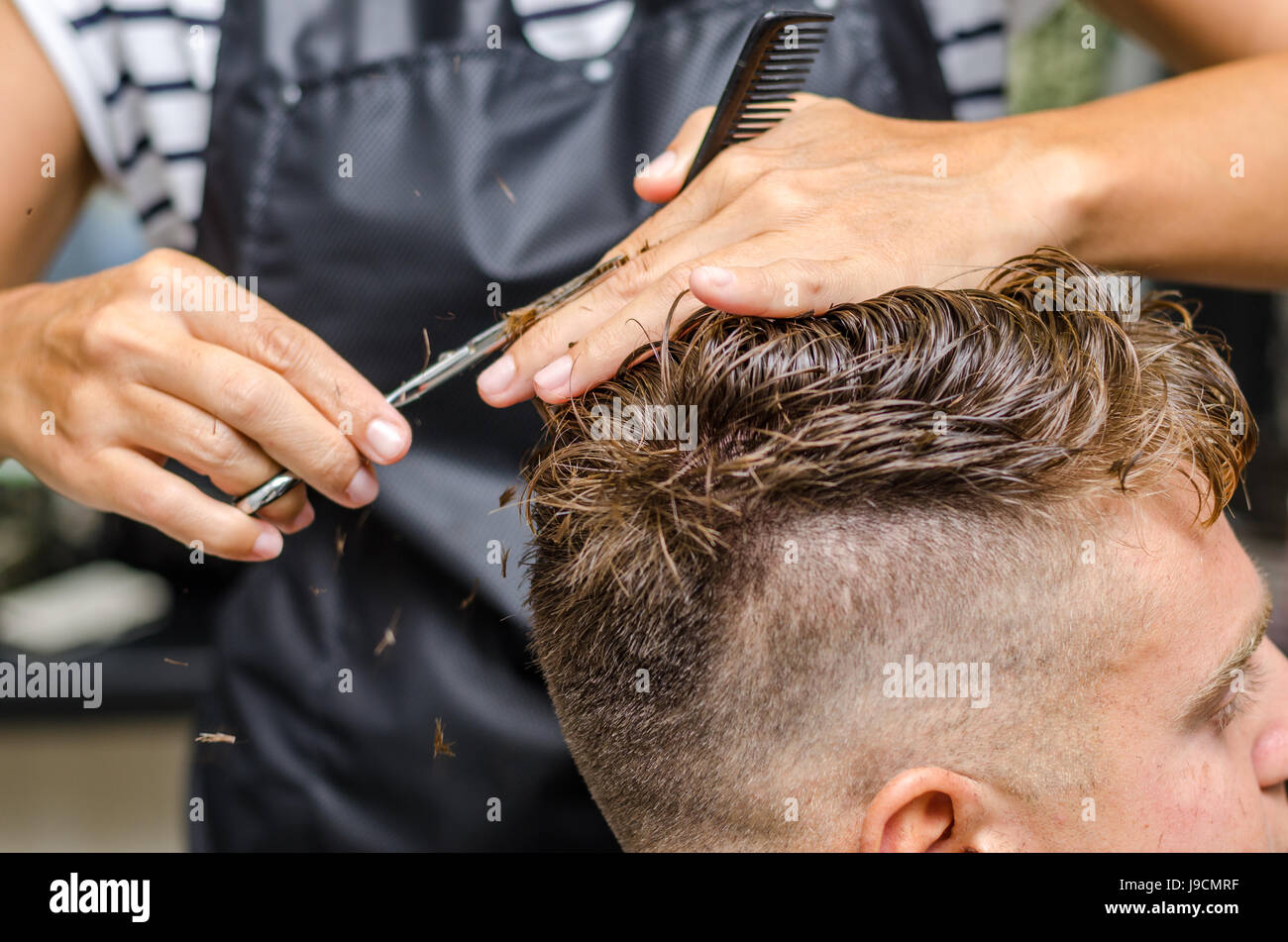 Cutting mens hair hi-res stock photography and images - Alamy