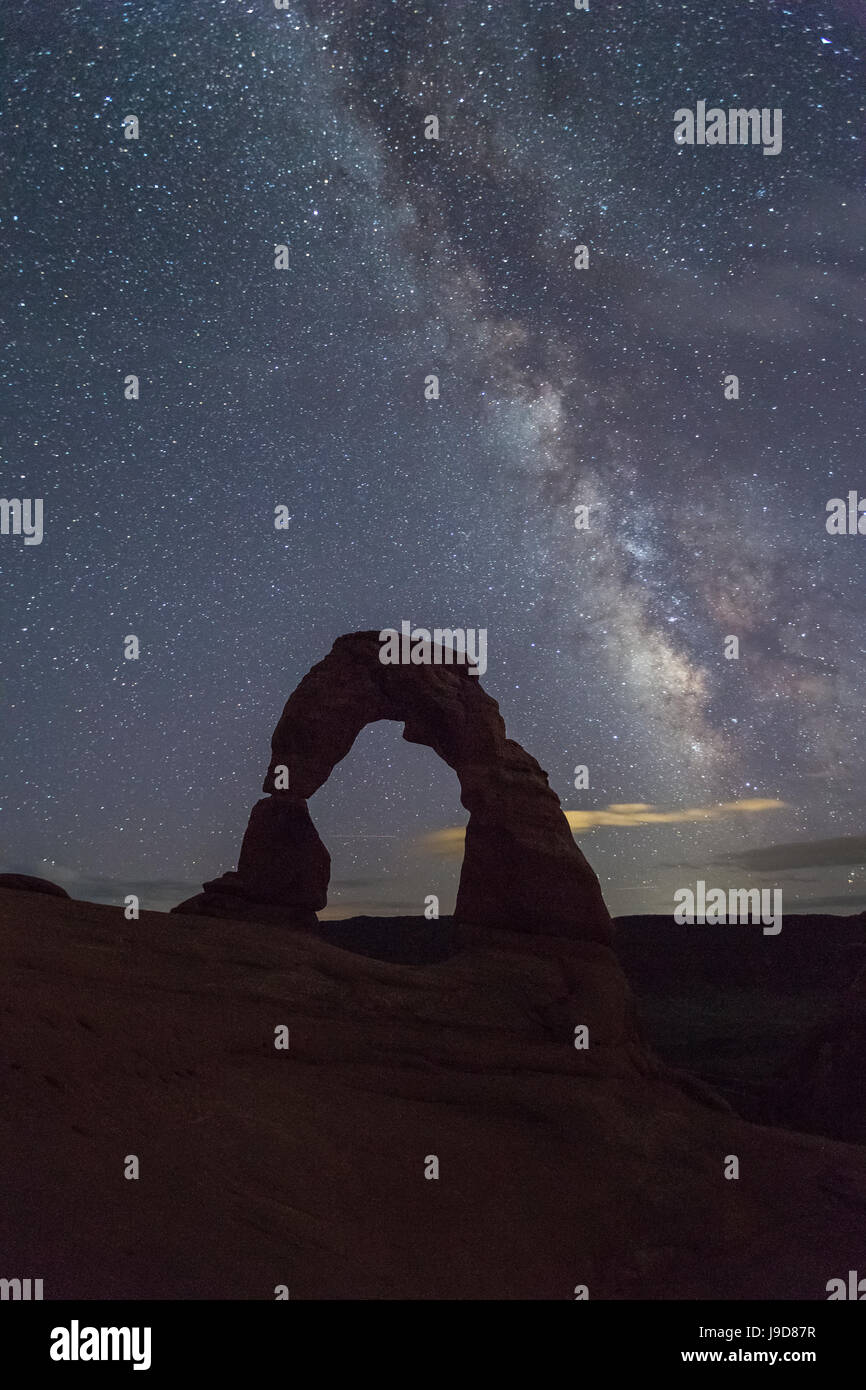 Delicate arch silhouette hi-res stock photography and images - Alamy