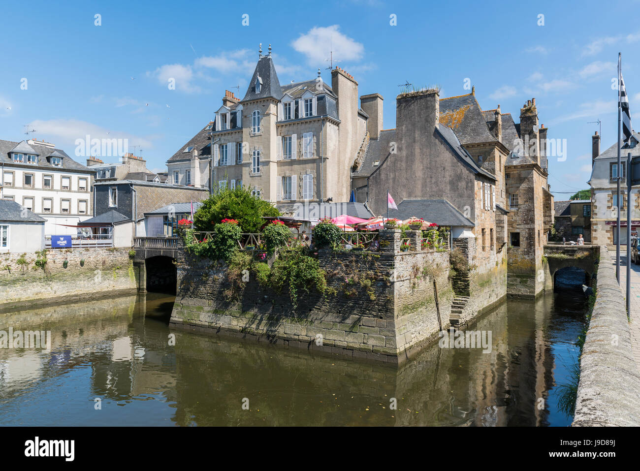 The Inhabited Rohan Bridge On Elorn River Landerneau Finistere Brittany France Europe Stock Photo Alamy