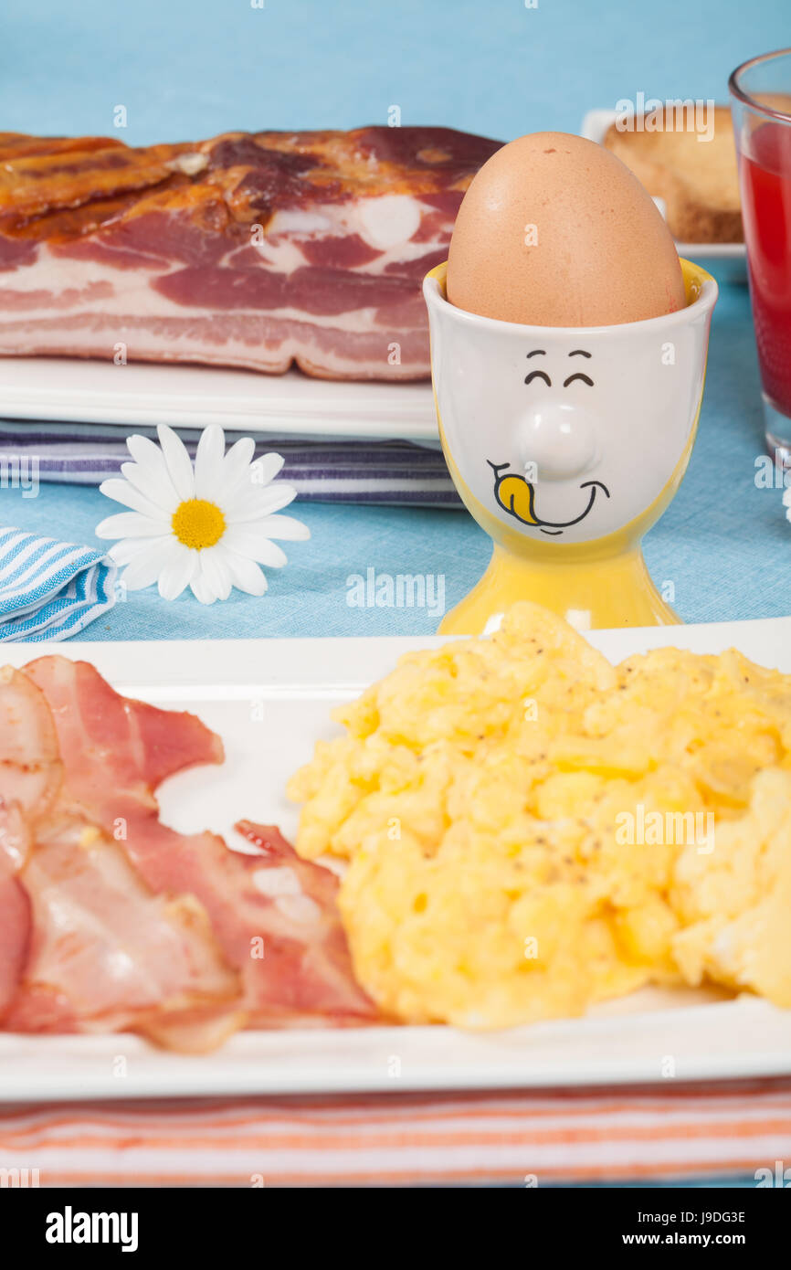 cholesterol, bacon, crispy, scrambled eggs, food, breakfeast, breakfast