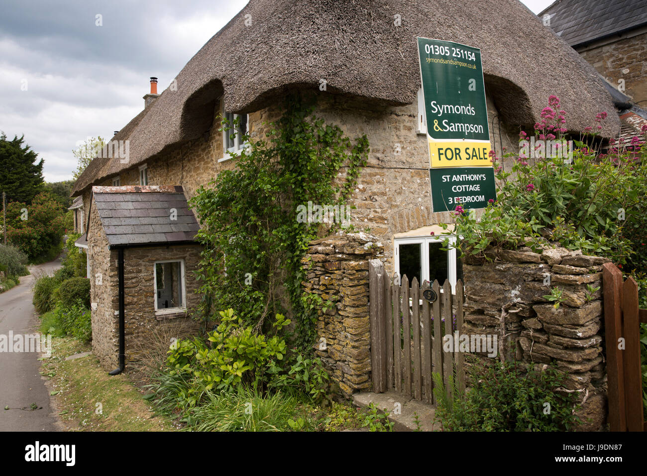 UK England, Dorset, Langton Herring, Shop Lane, St Anthony’s Cottage 3 bedroom thatched home for sale Stock Photo