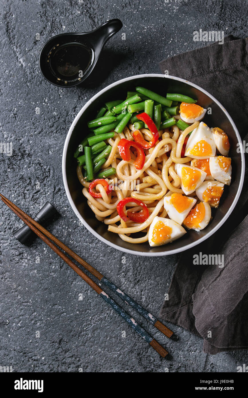 Stir fry udon noodles Stock Photo - Alamy
