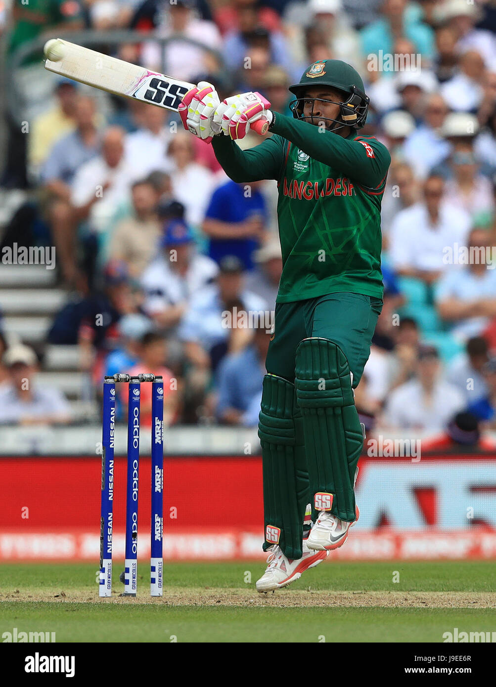 Bangladesh's Mushfiqur Rahim during the ICC Champions Trophy, Group A match  at The Oval, London Stock Photo - Alamy