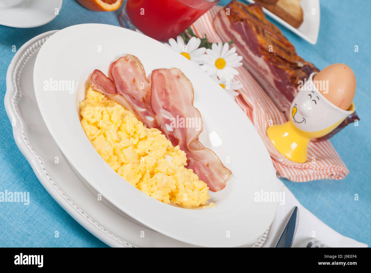 cholesterol, bacon, crispy, scrambled eggs, food, breakfeast, breakfast