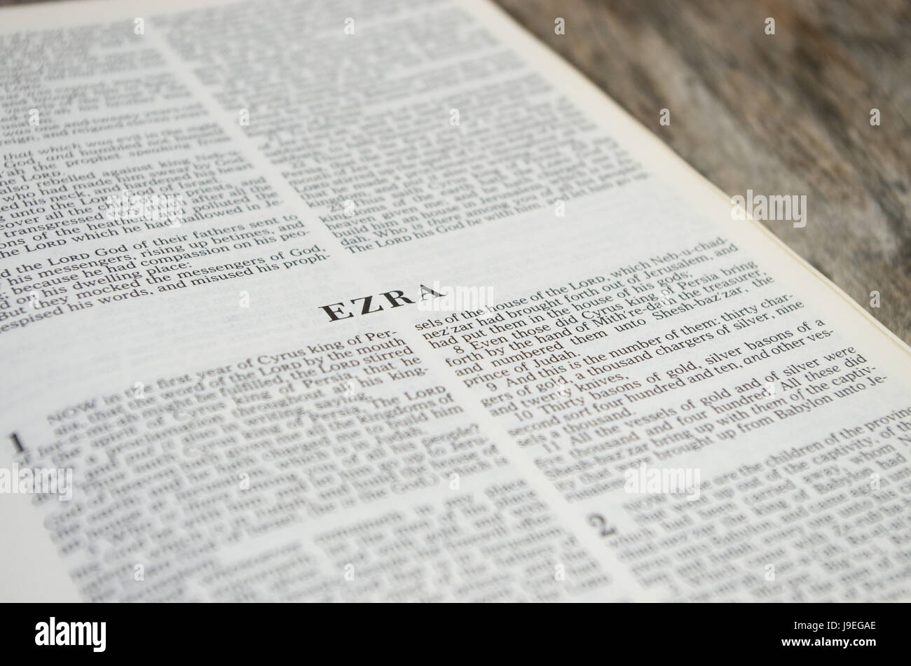 Title page for the book of Ezra in the Bible – King James Version Stock Photo