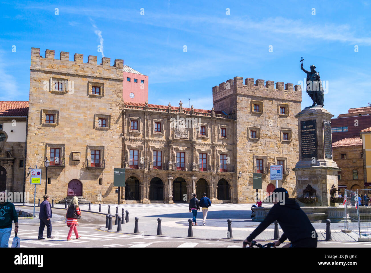 Exploración del Barrio de Cimavilla y Plaza Mayor