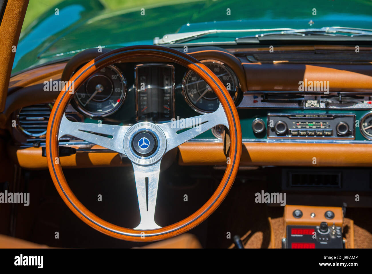 Vintage mercedes steering on sale wheel