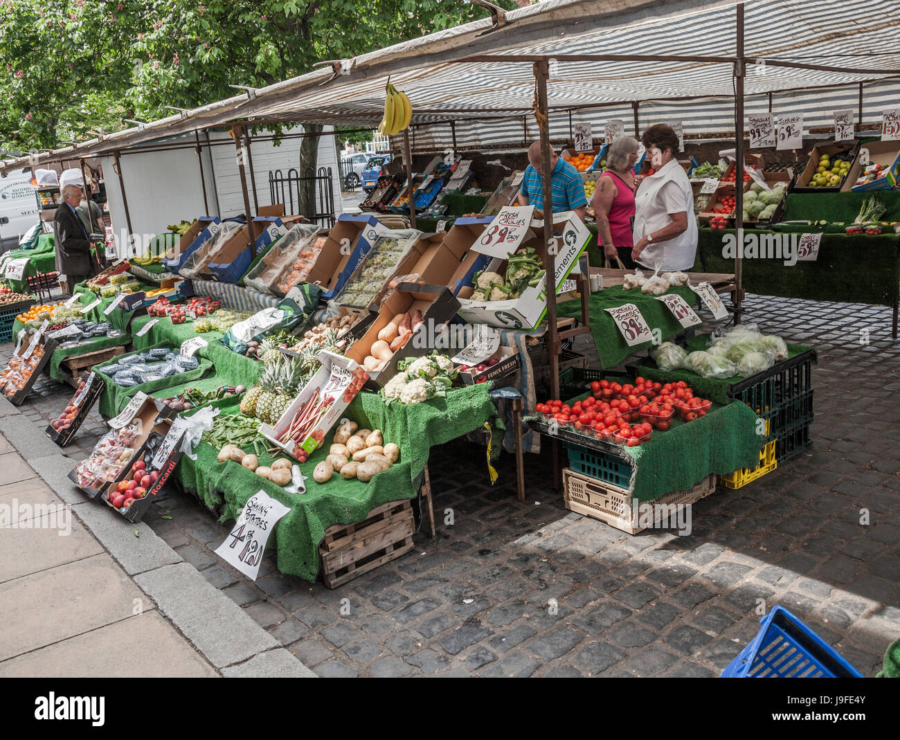 Fruit and veg market trader uk hires stock photography and images Alamy