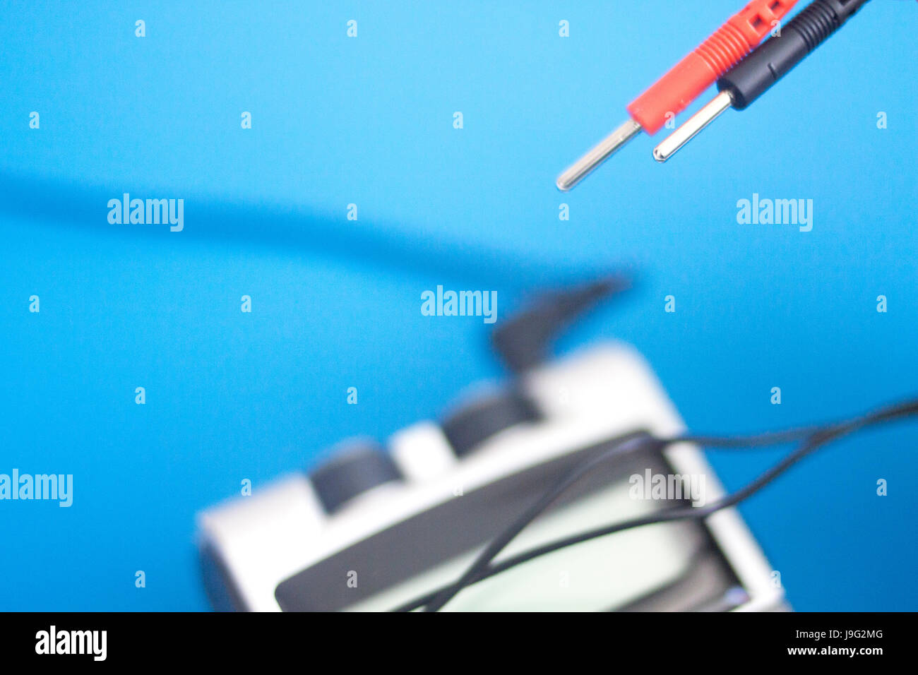 Physical therapy mecical clinic physiotherapy electrical impulse shock treatment for leg injury