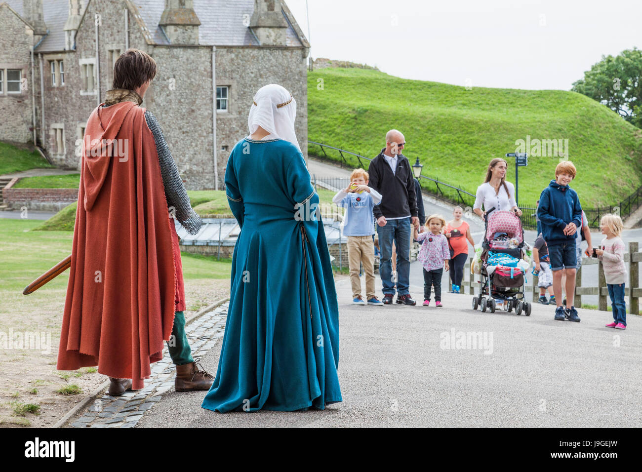 Medieval dressed couple hi-res stock photography and images - Alamy