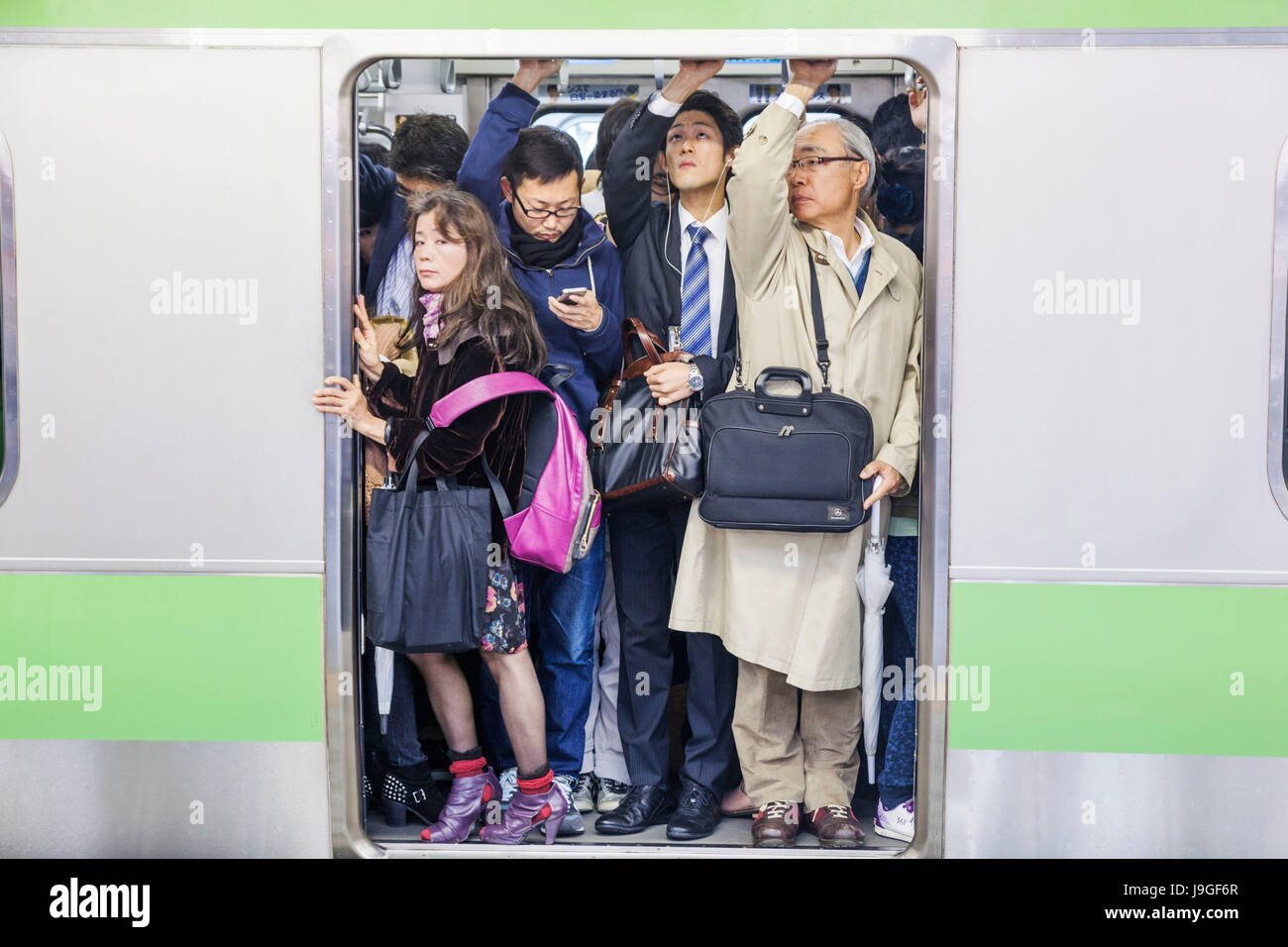 Japan Honshu Kanto Tokyo Shinjuku Station Rush Hour Crowds Stock Photo Alamy