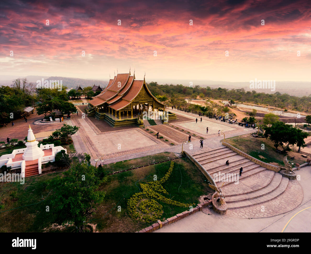 bodhi-tree-glow-wat-sirindhornwararam-phu-prao-temple-ubon