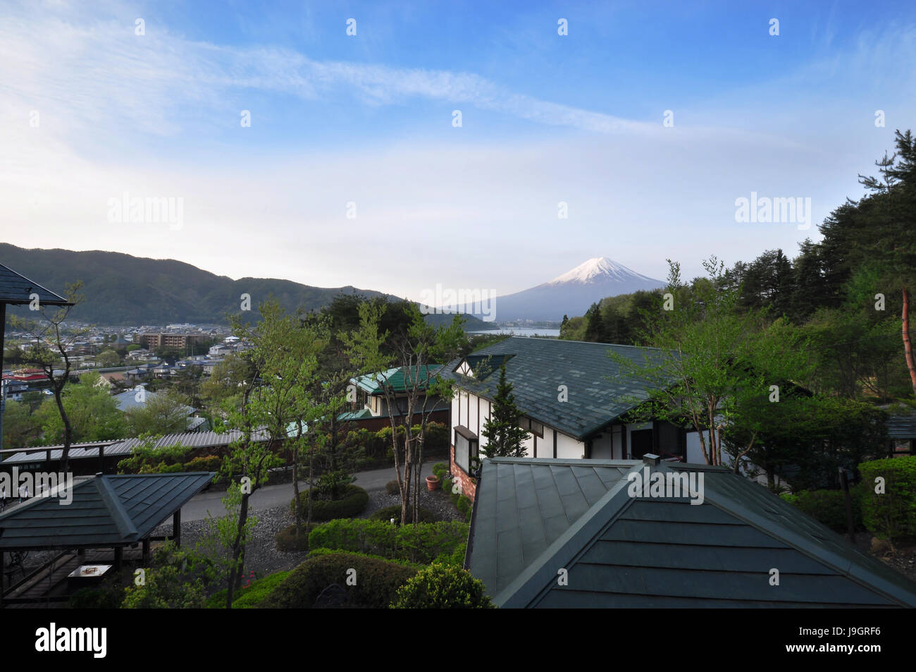Mount Fuji (Fuji san) in Shizuoka city Stock Photo
