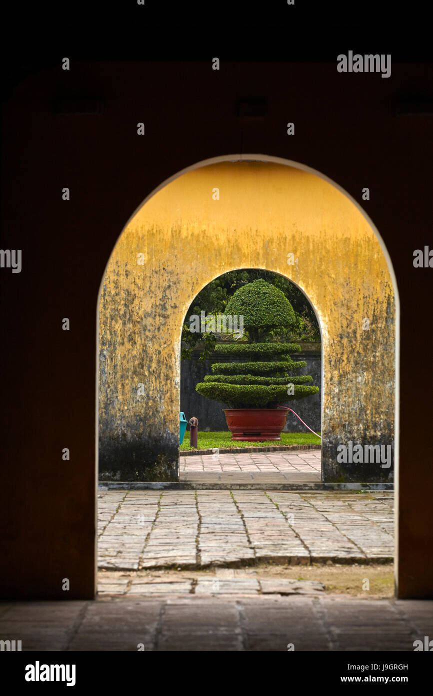 Archways, Dien Tho Palace, Historic Hue Citadel (Imperial City), Hue, North Central Coast, Vietnam Stock Photo