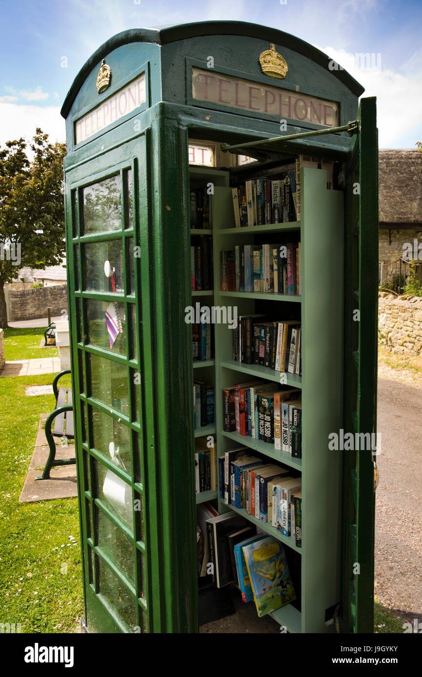 UK England, Dorset, Portesham, Front Street, green painted redundant K6 phone box used as village book exchange Stock Photo