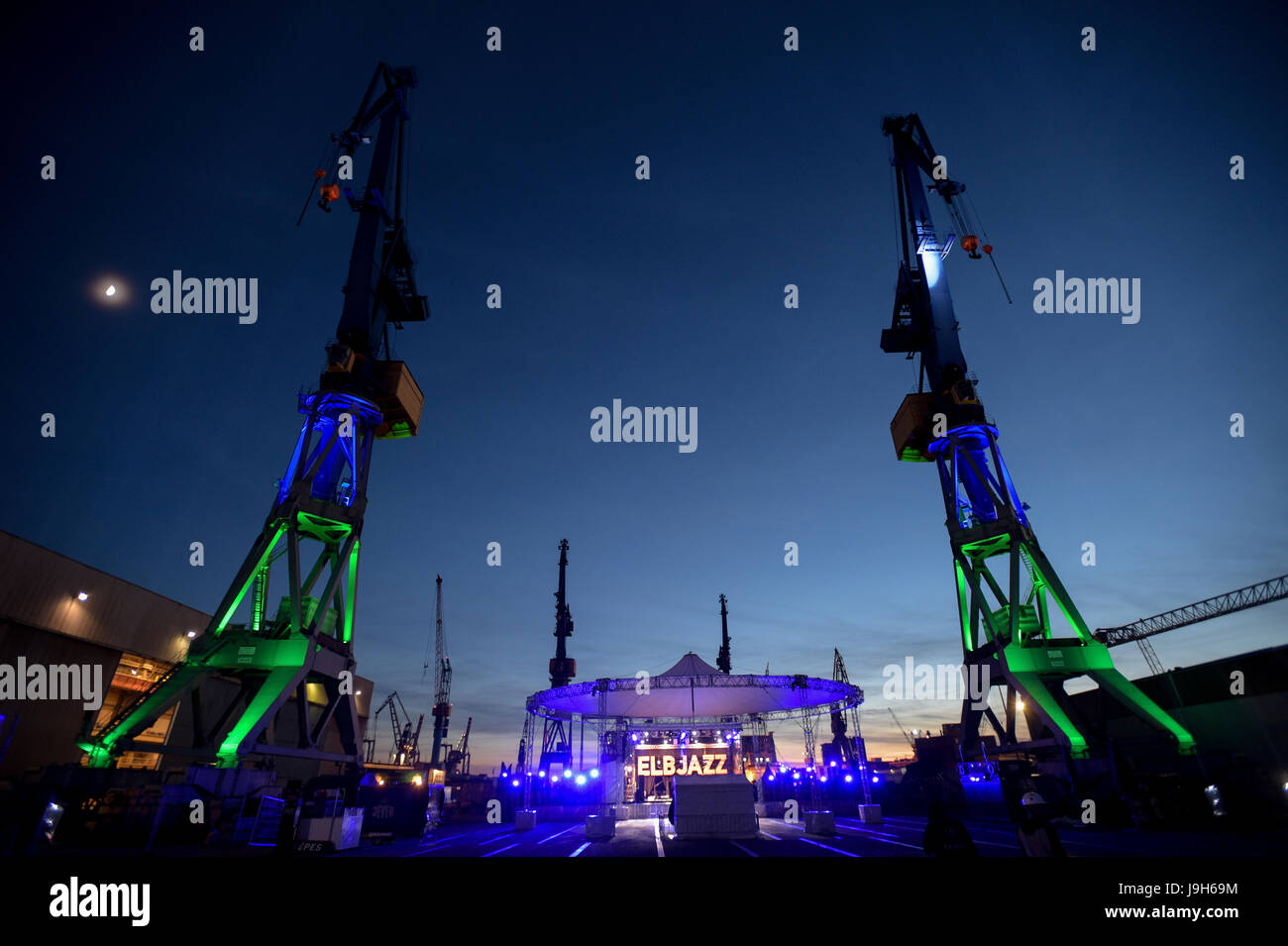 Hamburg, Germany. 01st June, 2017. Illuminated port cranes create the backdrop of the award ceremony of the Echo Jazz in Hamburg, Germany, 01 June 2017. Photo: Axel Heimken/dpa/Alamy Live News Stock Photo