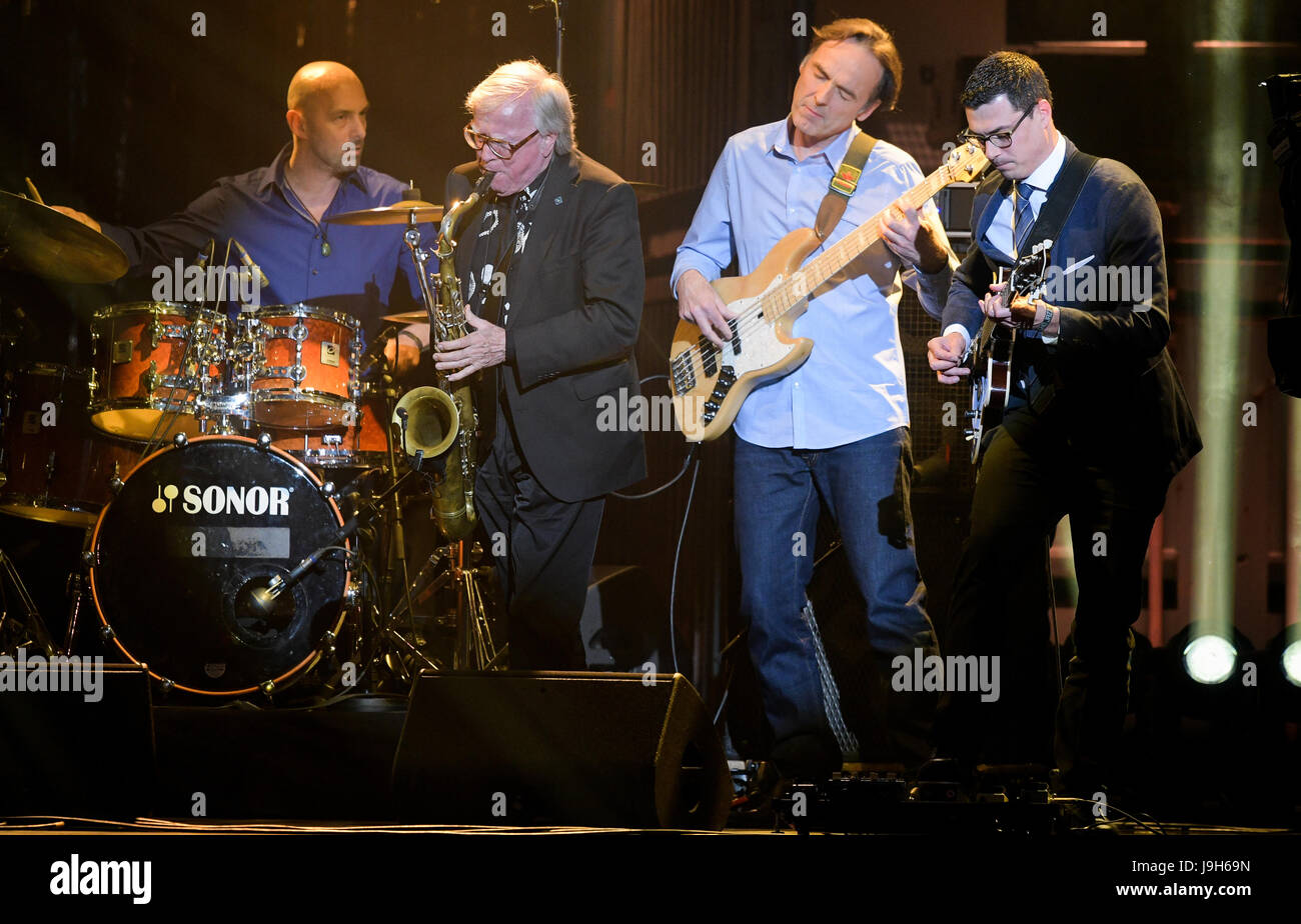 Hamburg, Germany. 01st June, 2017. Award winner of the category life work Klaus Doldinger (2-L) plays with his band Passport on the stage at the award ceremony of the Echo Jazz in Hamburg, Germany, 01 June 2017. Photo: Axel Heimken/dpa/Alamy Live News Stock Photo