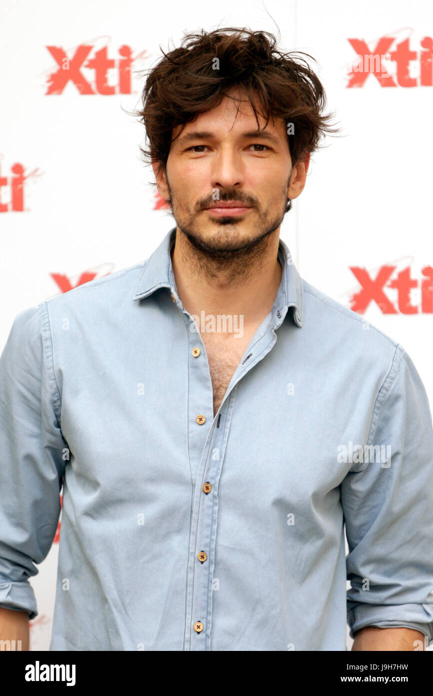 Madrid, Spain. 2nd Jun, 2017. Model Andres Velencoso during the  presentation of the new collection of XTI shoes in Madrid on Friday 02 June  2017 Credit: Gtres Información más Comuniación on line,S.L./Alamy