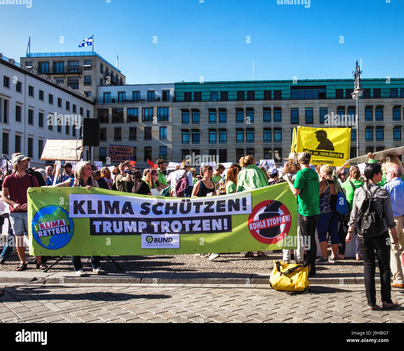 Berlin, Germany. 2nd June, 2017. Green Peace & Berliners protest outside US Embassy after President Donald Trump announces withdrawal from the Paris Climate change agreement. The move was condemned internationally and the USA now joins Syria and Nicaragua as the world's only non-participants in the landmark accord. Credit: Eden Breitz/Alamy Live News Stock Photo