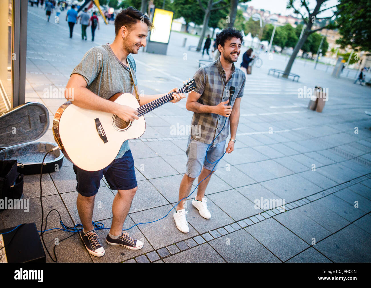 Stuttgart, Germany. 31st May, 2017. The street musician duo 'Parallel ...