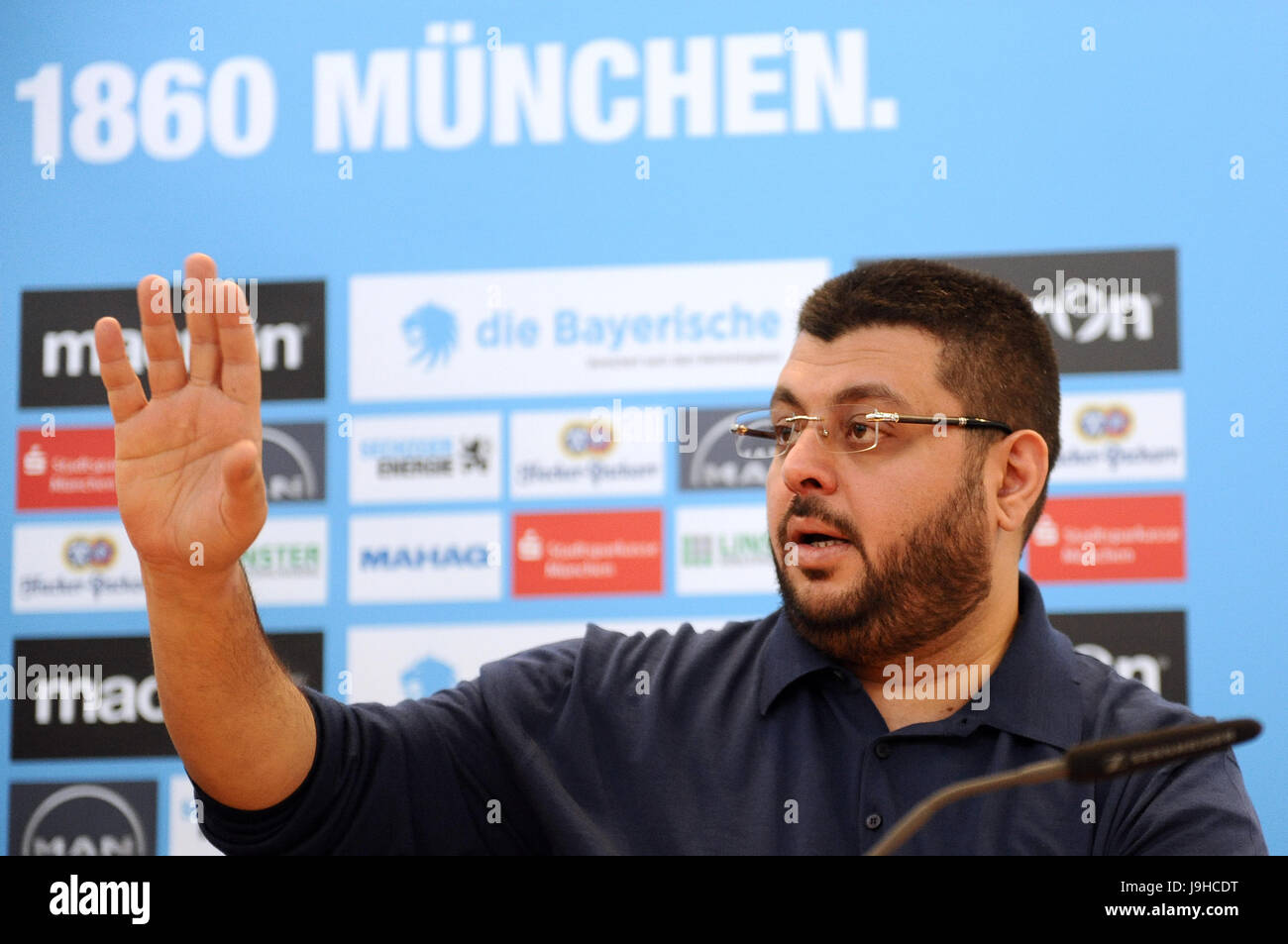Hasan Ismaik TSV 1860 München press conference How to Follow the Crisis