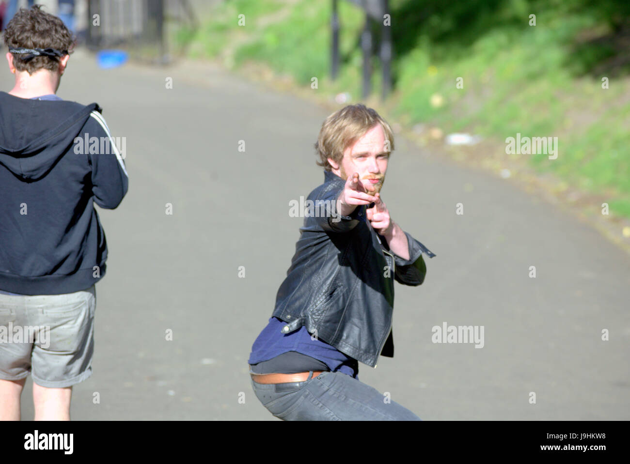 Glasgow Kelvingrove park scenes  dude clowning pointing Stock Photo