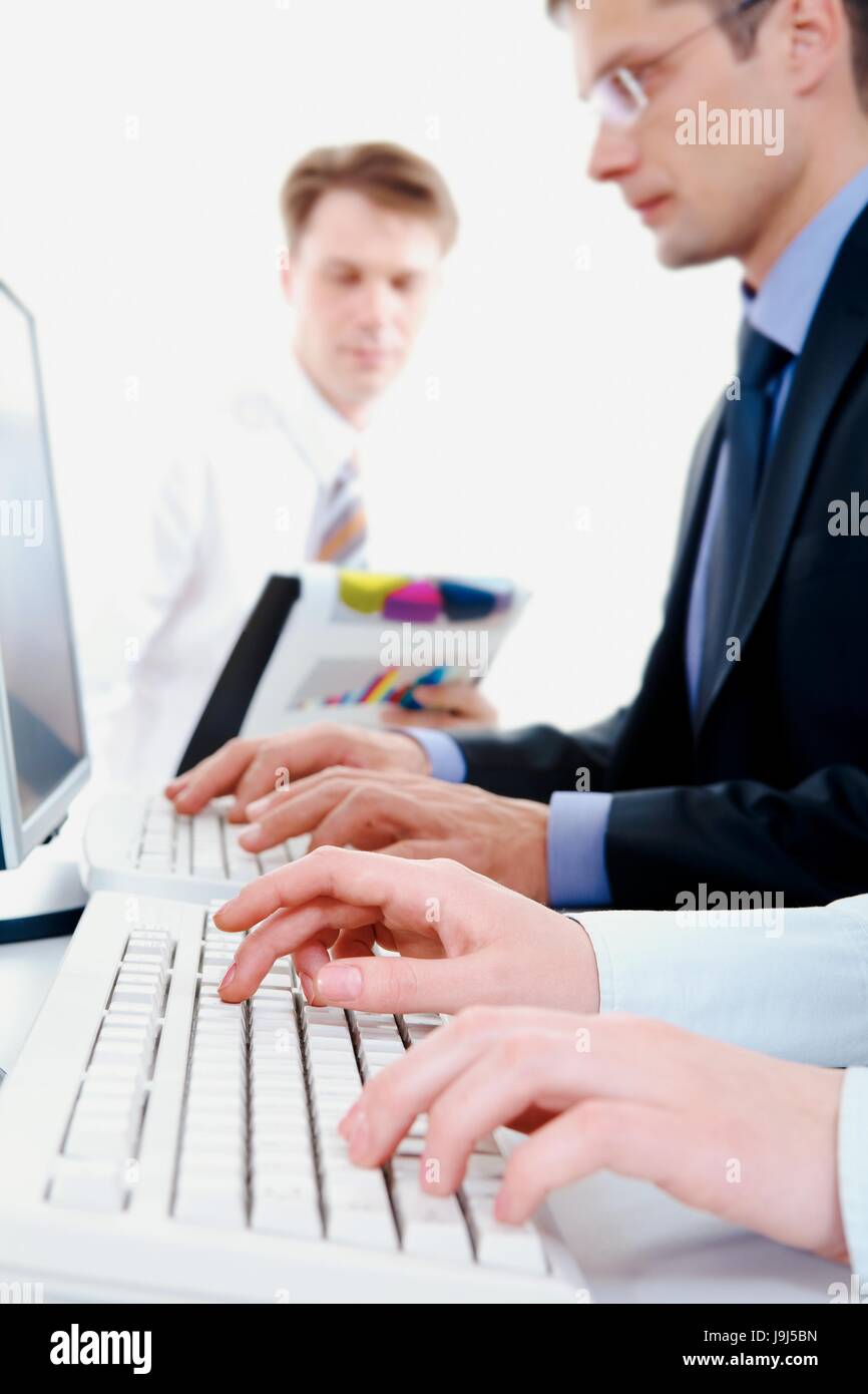 Data entry operator. Document typing. Document typing. Ввод данных в ноутбук. Человек печатает.