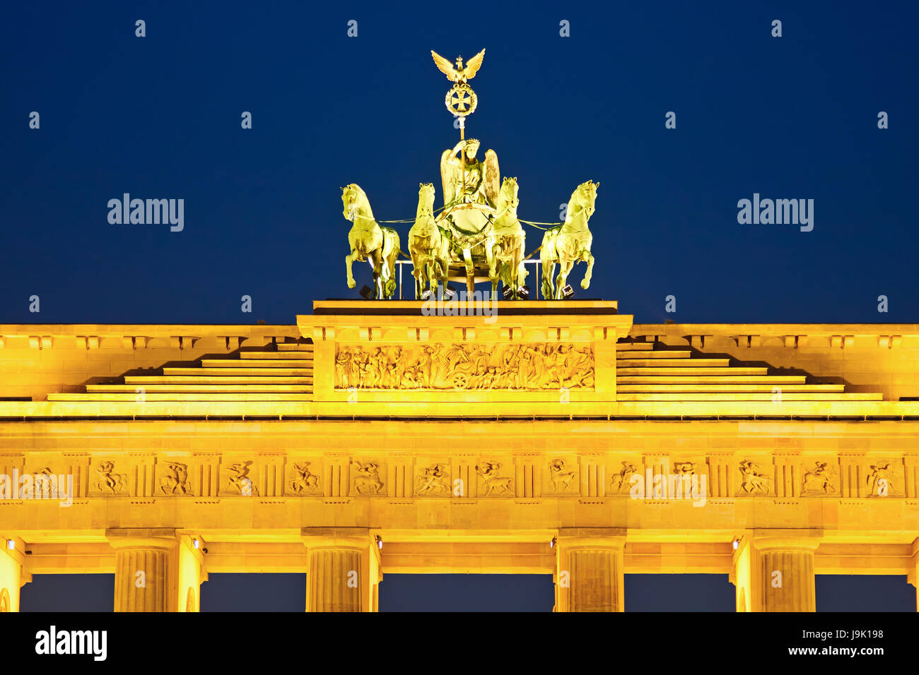 monument, memorial, culture, famous, horse, statue, night, nighttime