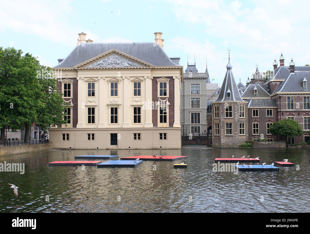 Mauritshuis &  Het Torentje (Little Tower), offices of Dutch Prime Minister Mark Rutte, The Hague (Den Haag), Netherlands. Hofvijver Pond, May 2017. Stock Photo