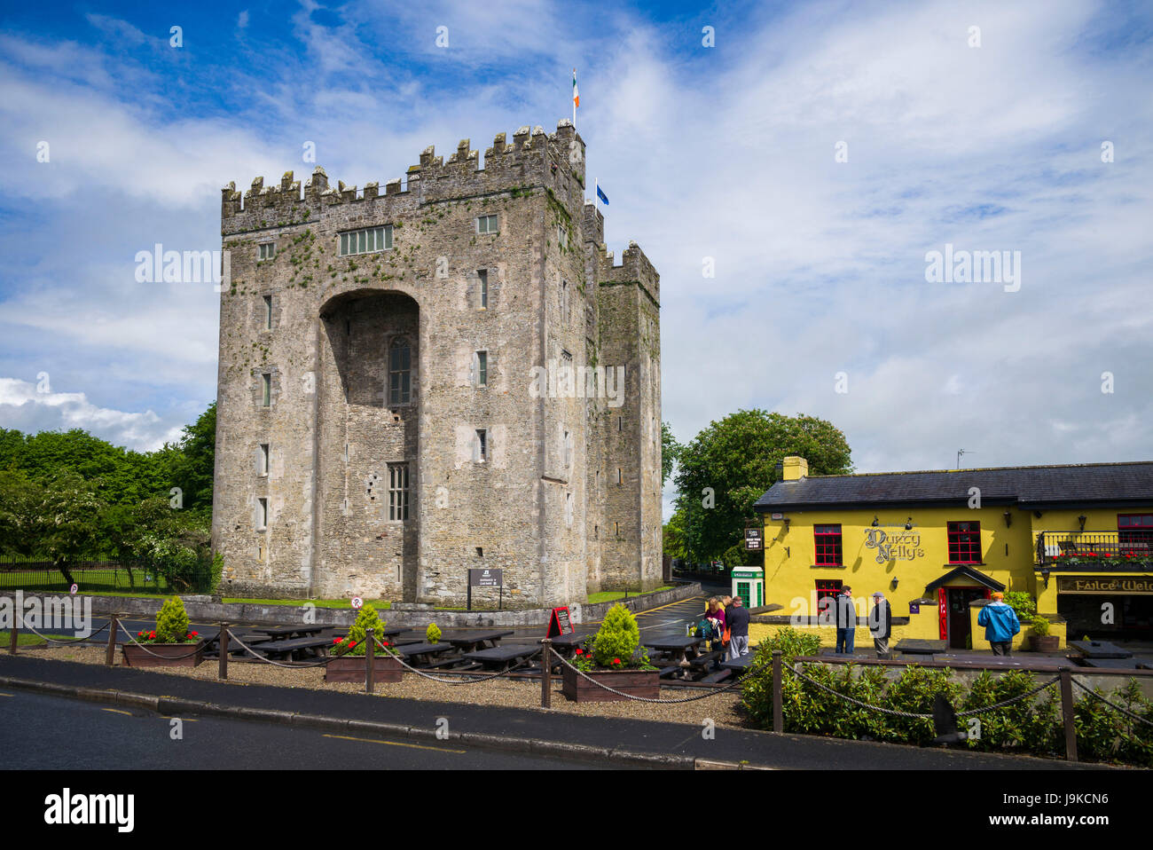 Ireland, County Clare, Bunratty, Bunratty Castle, 13th century Stock Photo