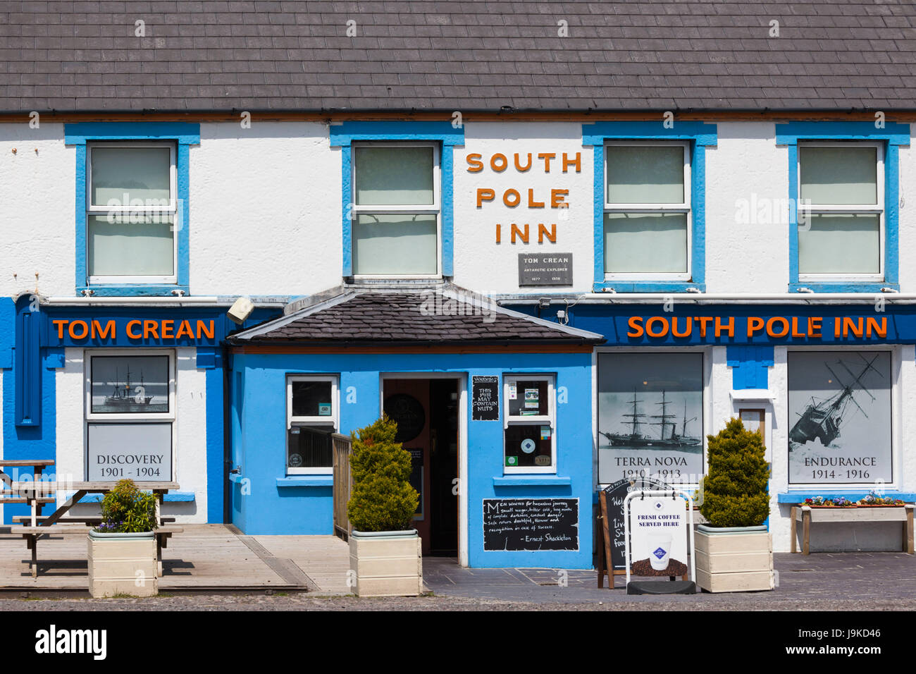 Ireland, County Kerry, Dingle Peninsula, Annascaul, South Pole Inn, former pub owned by Arctic Explorer Tom Crean Stock Photo