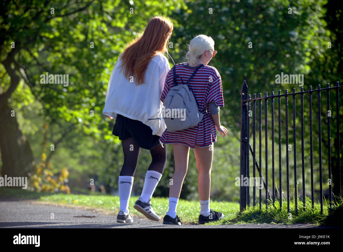 Glasgow Kelvingrove park scenes couples holding hands Stock Photo