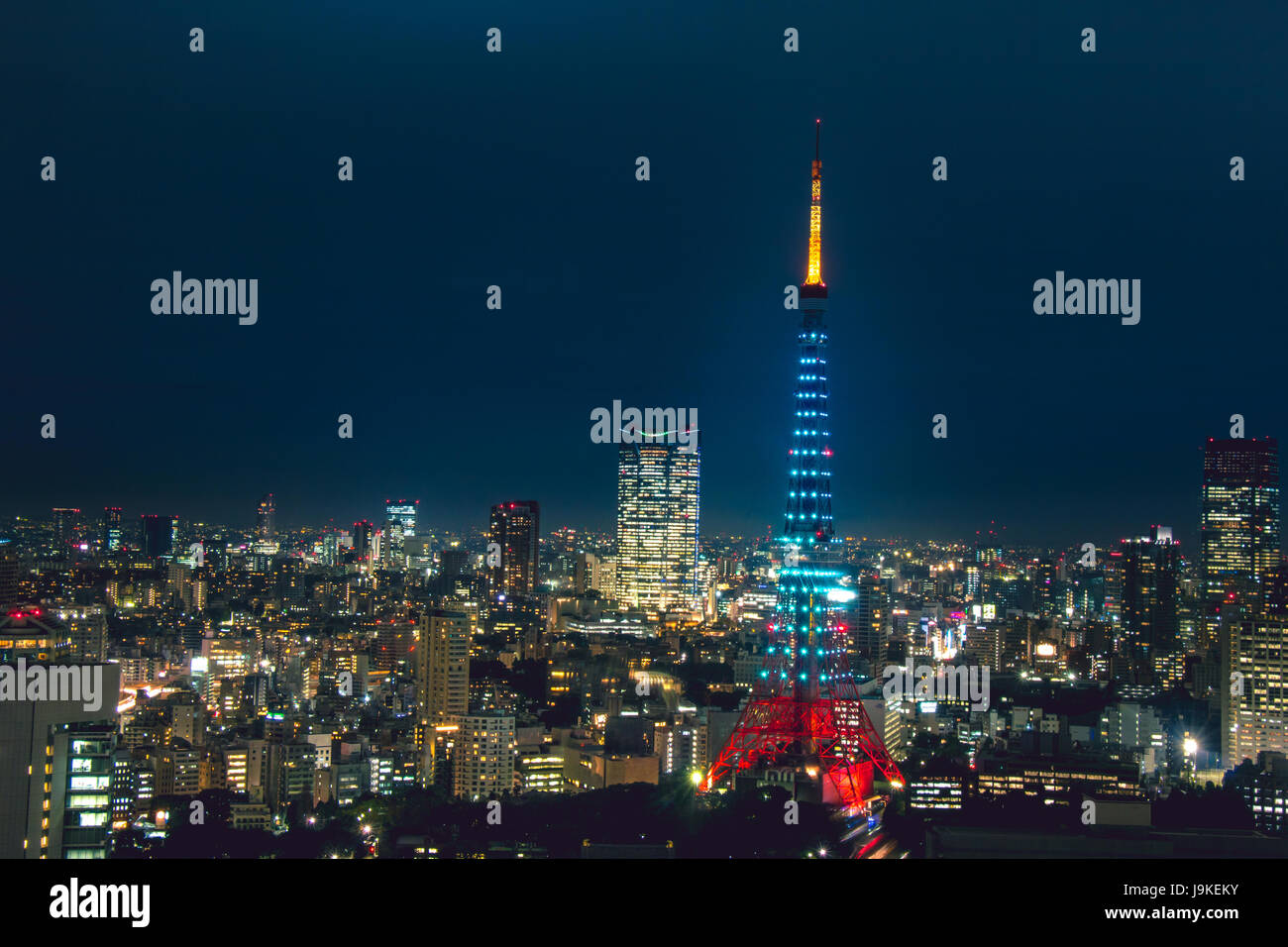 Tokyo Tower: Thưởng thức Tokyo Tower, tòa tháp cao nhất Đông Nam Á và điểm đến của du khách từ khắp nơi trên thế giới. Xem những bức ảnh đặc sắc và lấy cảm hứng cho chuyến dã ngoại kế tiếp của bạn đến thủ đô Tokyo, Nhật Bản.