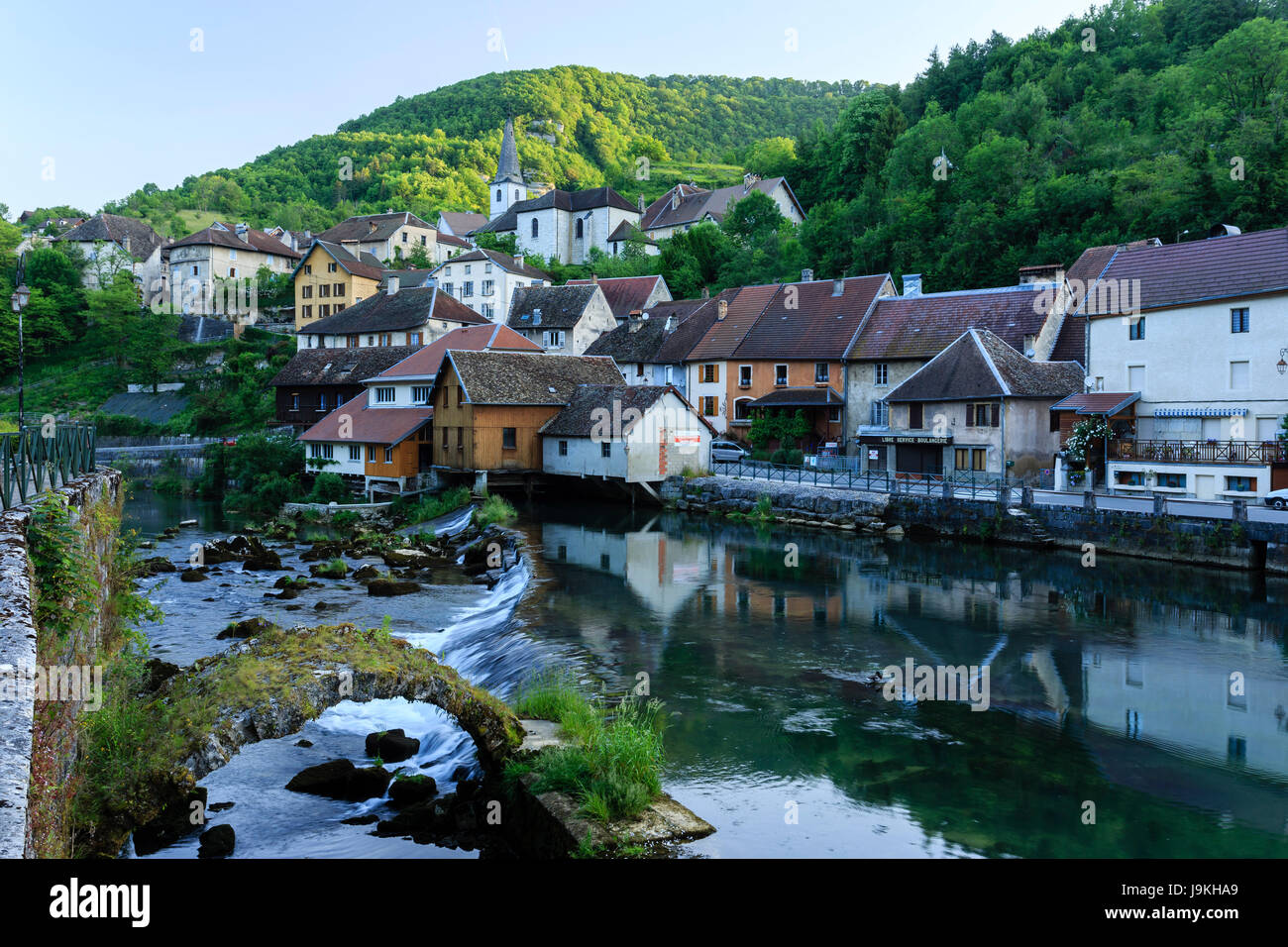 France, Doubs, Lods, labelled Les Plus Beaux Villages de France (The Most beautiful Villages of France) the village and the Loue in the morning Stock Photo