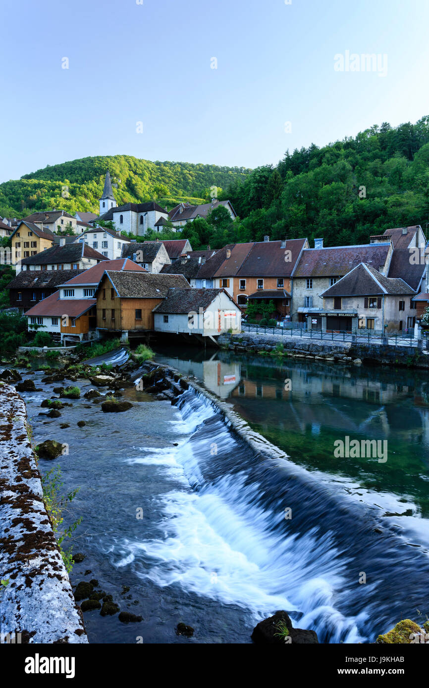 France, Doubs, Lods, labelled Les Plus Beaux Villages de France (The Most beautiful Villages of France) the village and the Loue in the morning Stock Photo