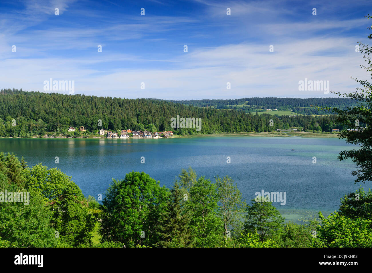France, Doubs, Jura Mountains, Les Grangettes and Montperreux, Saint-Point lake, and the small houses of Port Titi Stock Photo