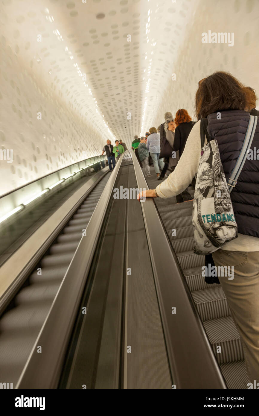 Curved escalator hires stock photography and images Alamy