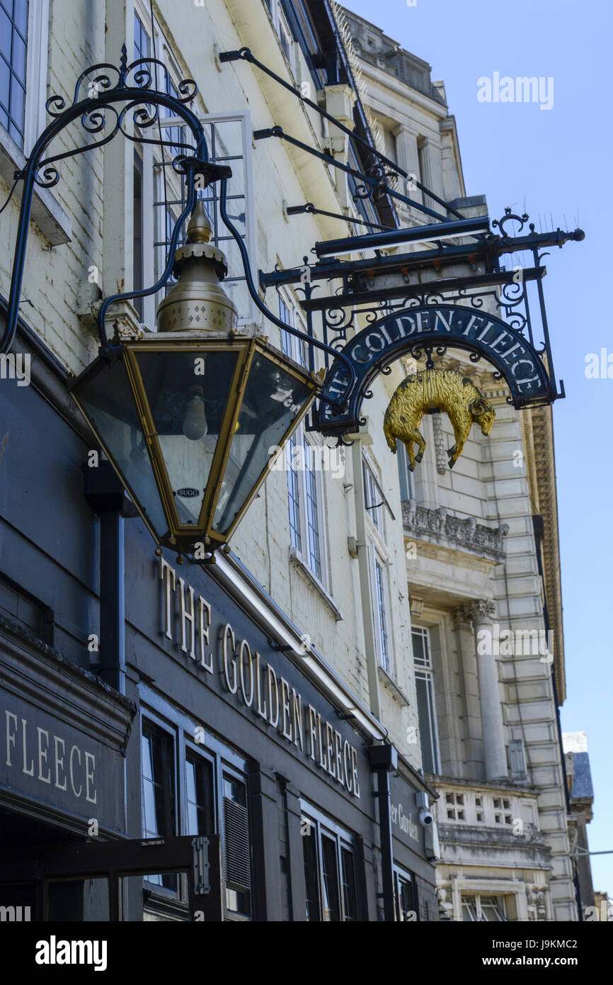 The golden fleece public house hi-res stock photography and images - Alamy